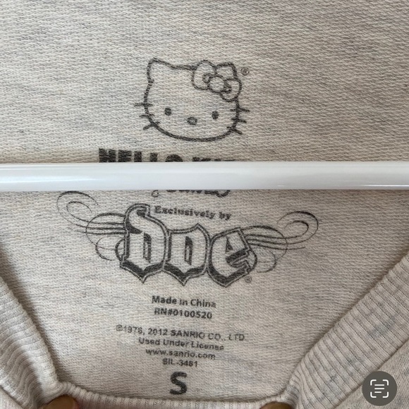 Official Hello Kitty Crewneck - Picture 2 of 3